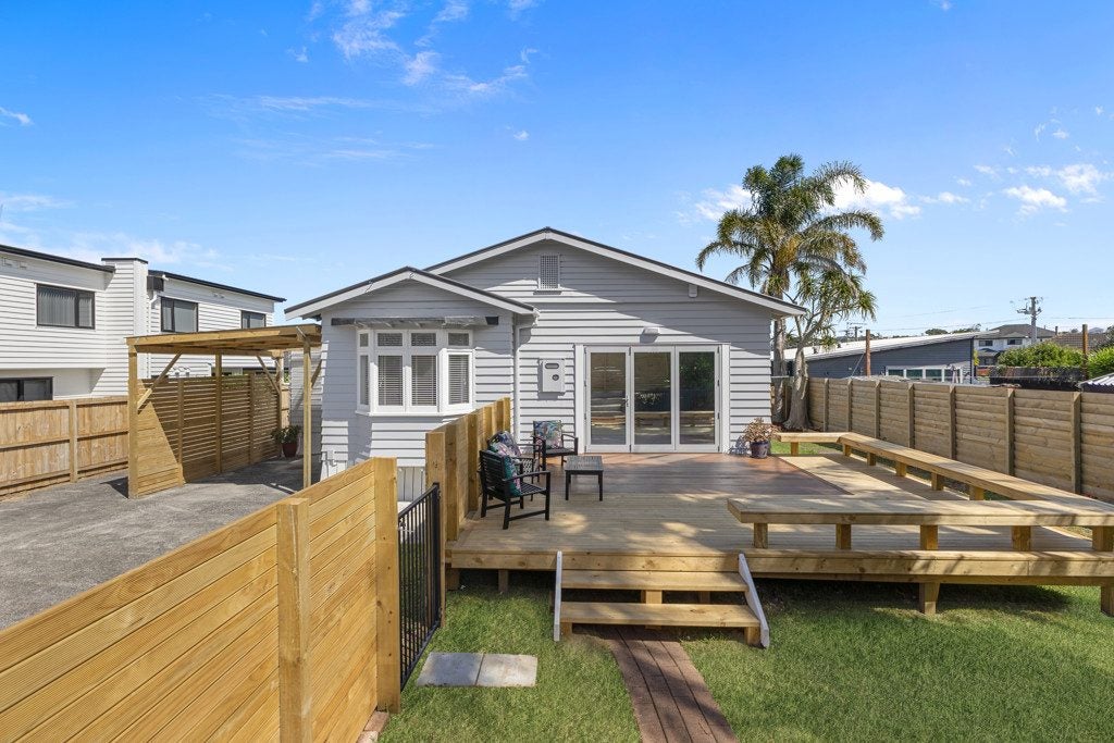 1/9 Kenderdine Road, Papatoetoe, Auckland - Carousel 1