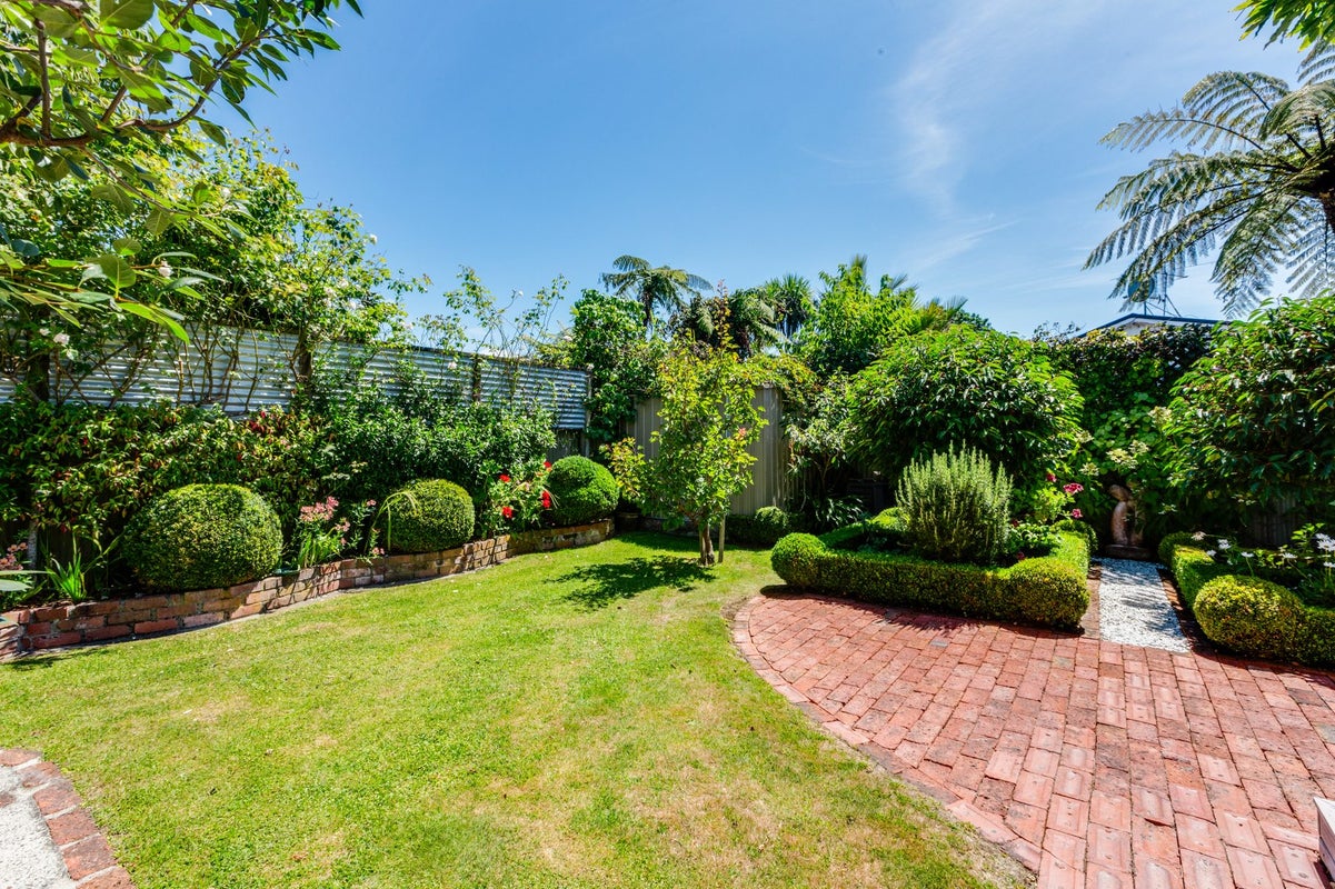 20 Colin Grove, Hutt Central, Lower Hutt - Carousel 2