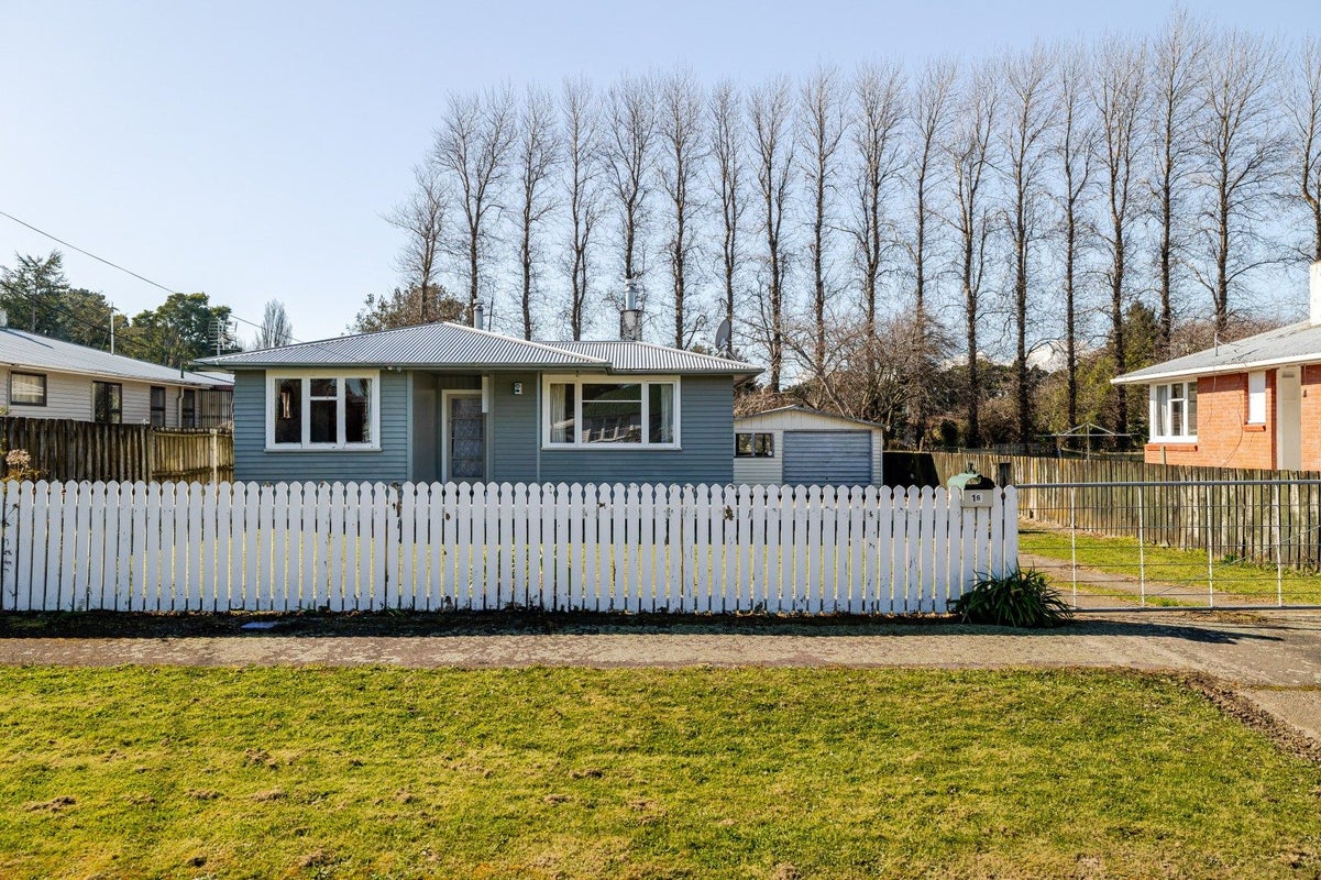 16 Hamilton Street, Pahiatua, Tararua, Manawatu / Whanganui - Carousel 1