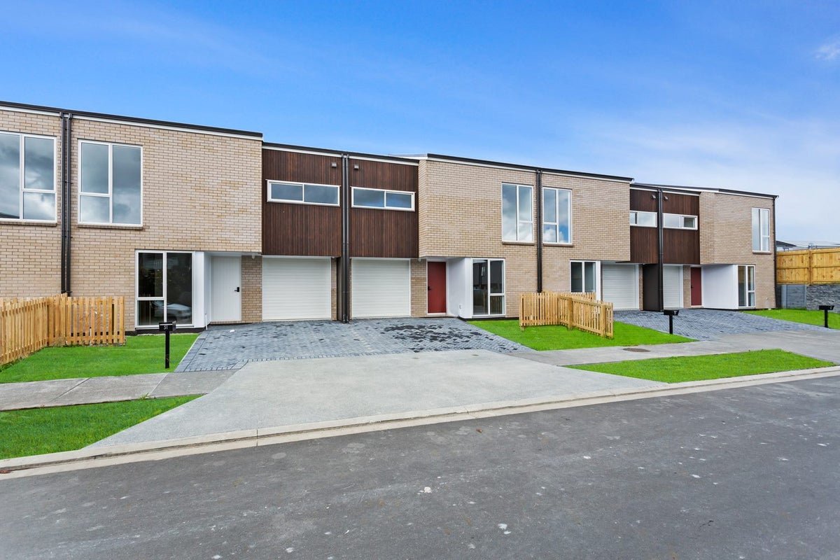 53 Roundel Crescent, Whenuapai, Auckland - Carousel 1
