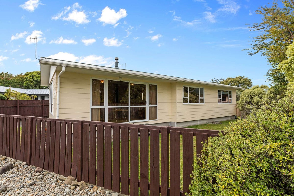 24 Cecil Place, Cloverlea, Palmerston North - Carousel 2