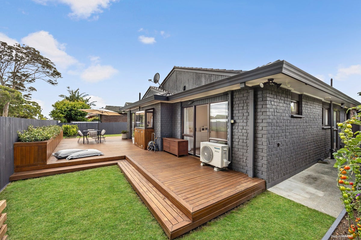2/8 Pukeko Place, Papatoetoe, Auckland - Carousel 2