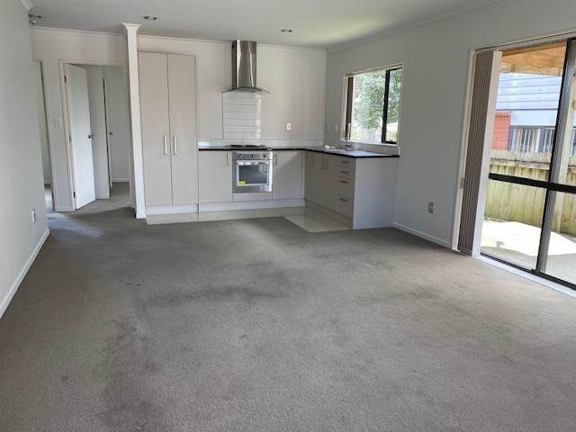 7 Liscooly Place, Flat Bush, Auckland - Carousel 2