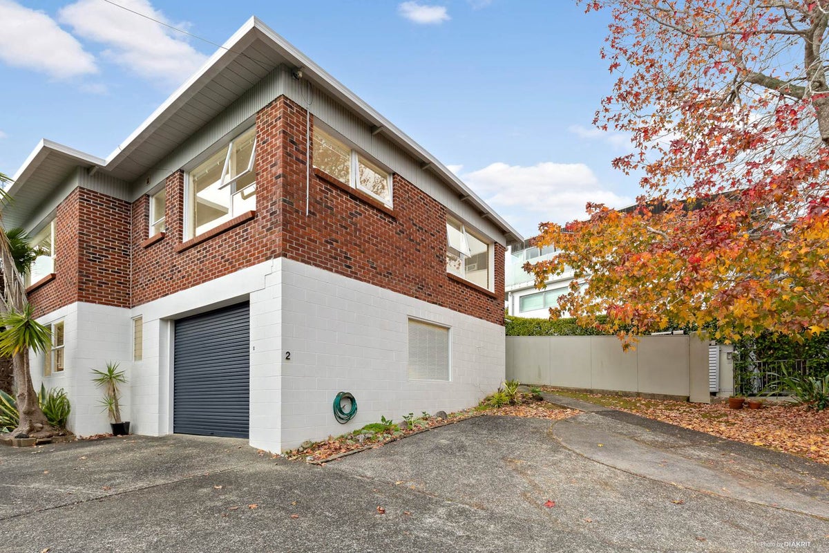 2/13 Braemar Road, Castor Bay, Auckland - Carousel 1