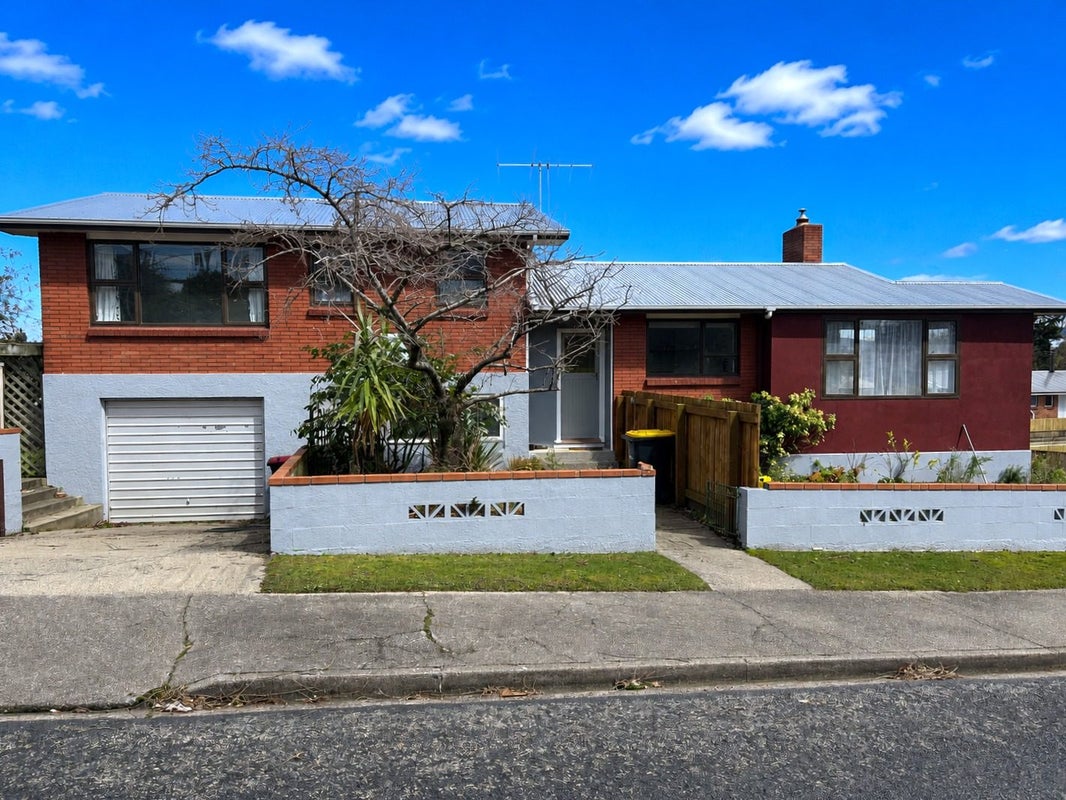 16 Kinmont Crescent, Kinmont Park, Mosgiel - Carousel 1