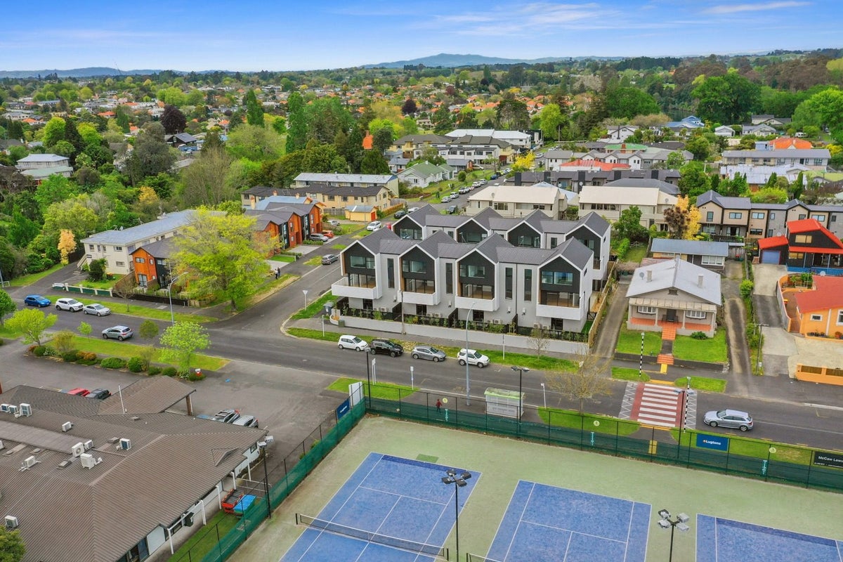 7/2 Manning Street, Hamilton Central, Hamilton - Carousel 1