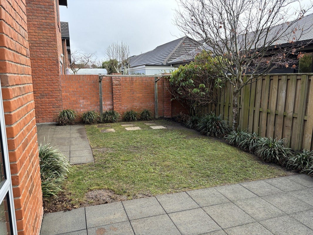 25 Henley Green, Northwood, Christchurch - Carousel 13
