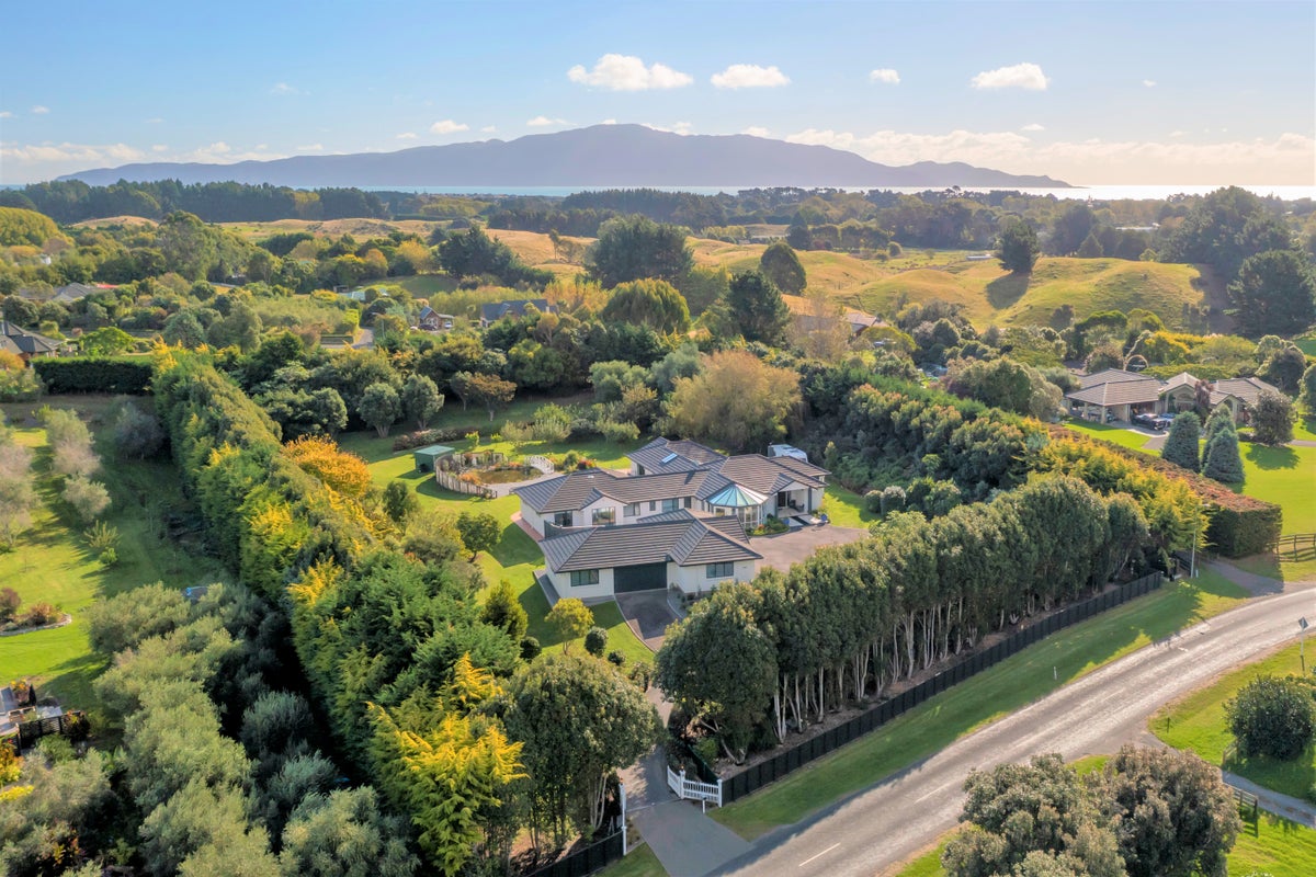 109 King Arthur Drive, Otaihanga, Paraparaumu - Carousel 2
