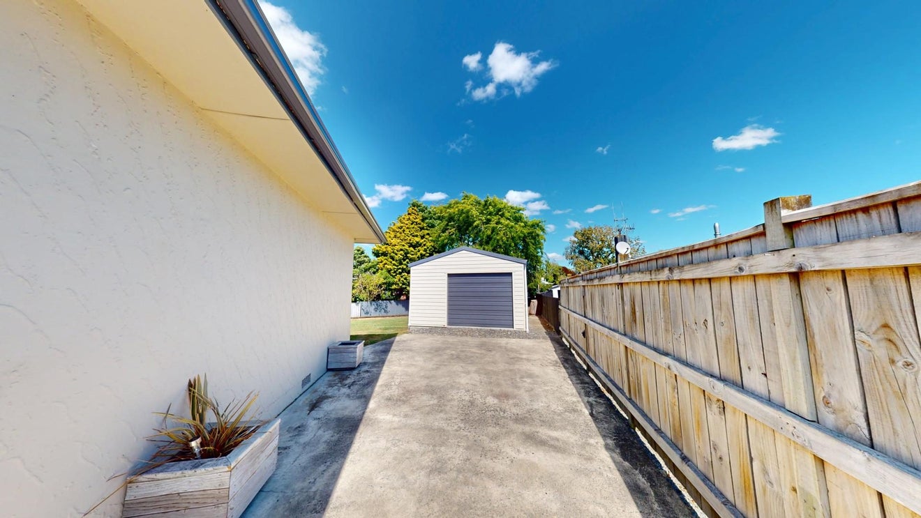 11 Lewis Place, Highbury, Palmerston North - Carousel 18