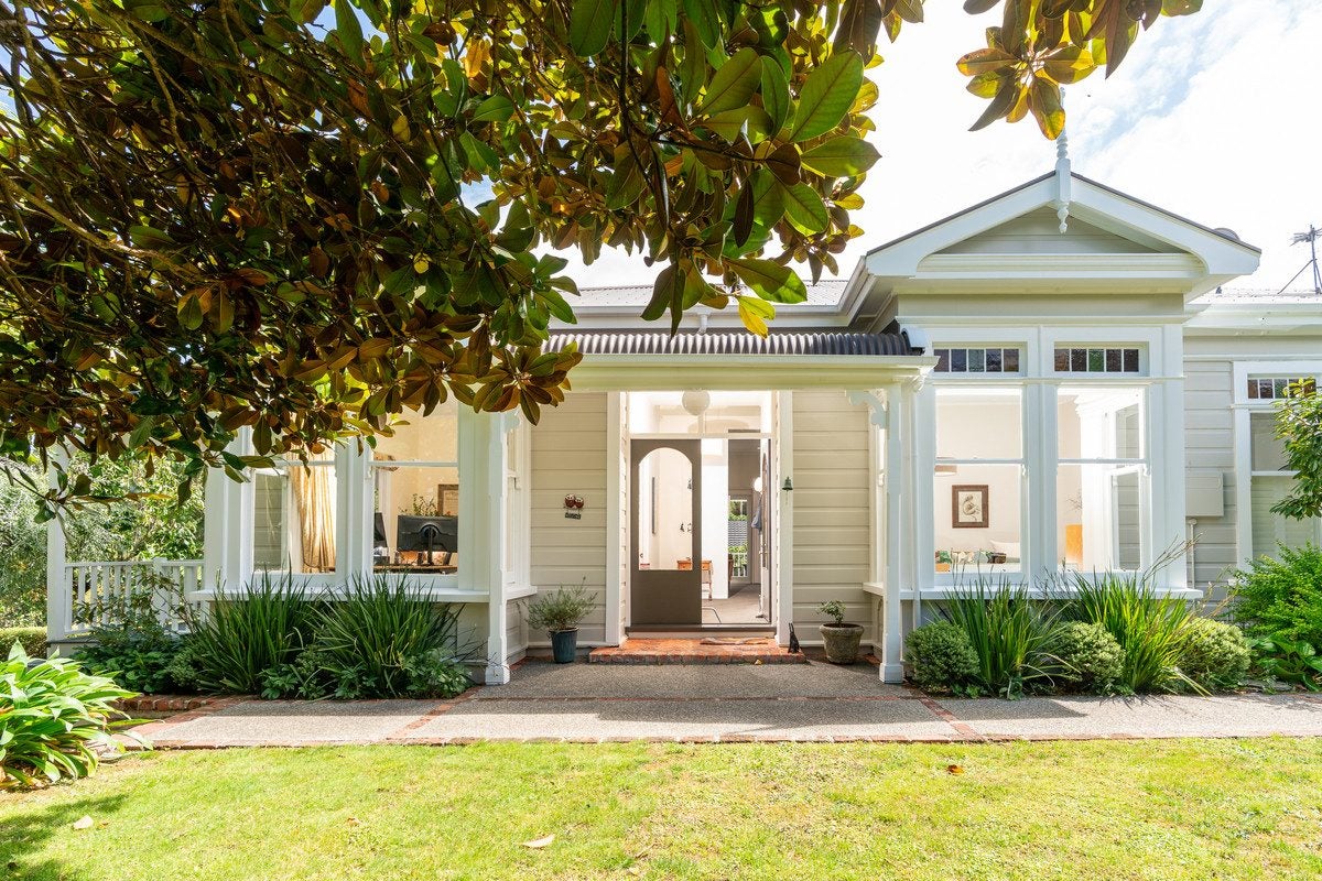 34 Simla Crescent, Khandallah, Wellington - Carousel 2