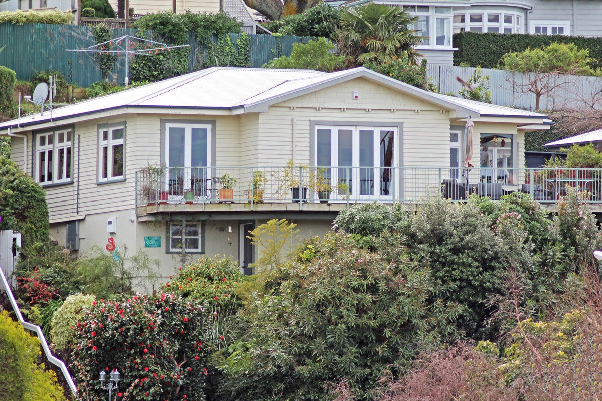 8 Harvey Road, Bluff Hill, Napier - Carousel 1
