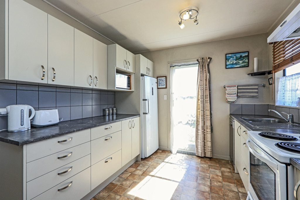 33 Scott Drive, Flaxmere, Hastings - Carousel 2