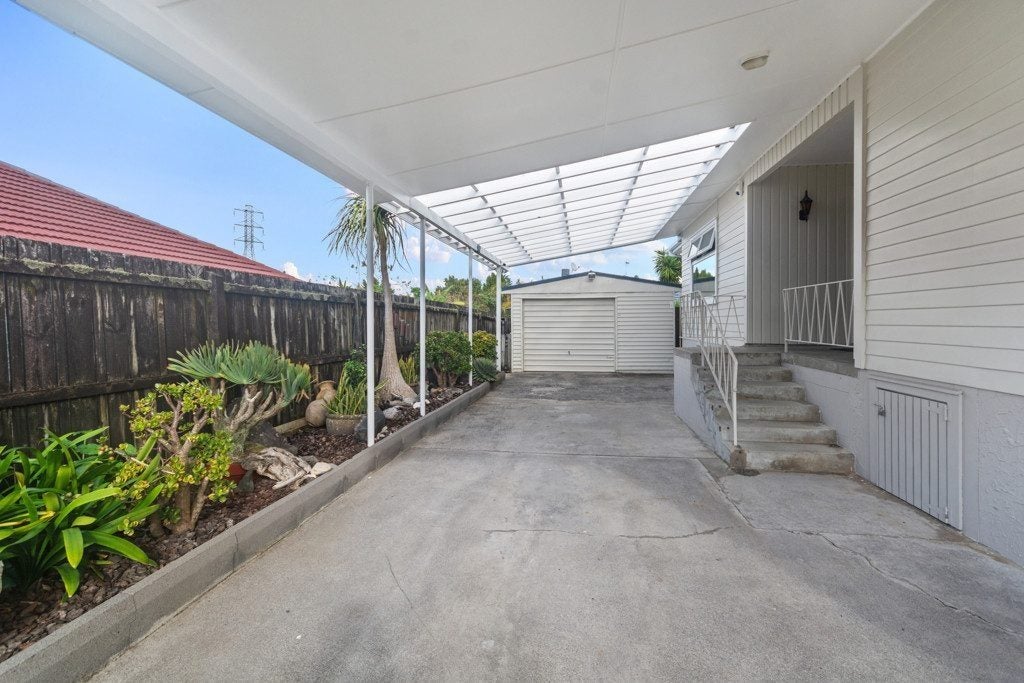 29 Lyndhurst Road, Te Atatu South, Auckland - Carousel 23