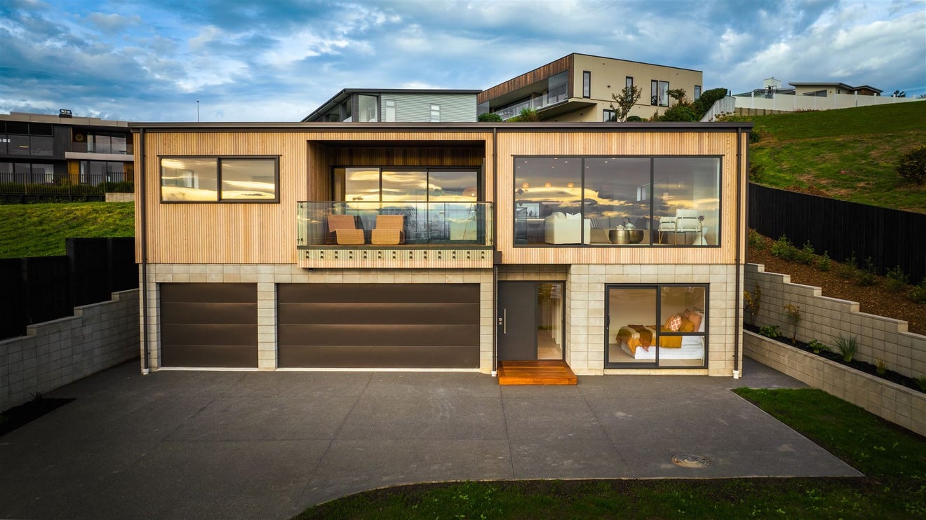 8 Francis Mill Grove, Westmorland, Christchurch - Carousel 1