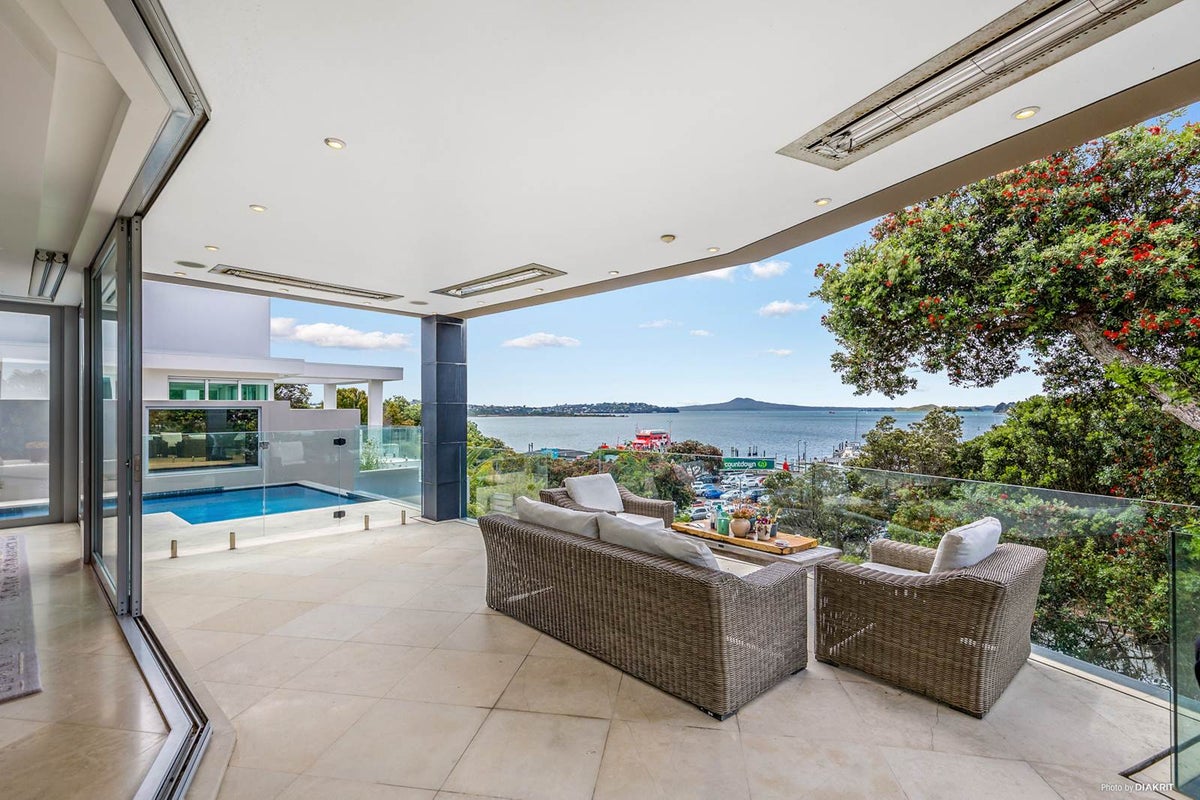 62 Compass Way, HALF MOON BAY, AUCKLAND - Carousel 2