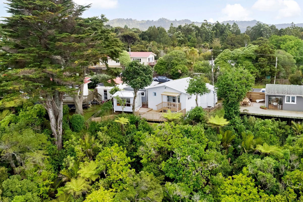 65 Tane Road, Laingholm, Auckland - Carousel 1