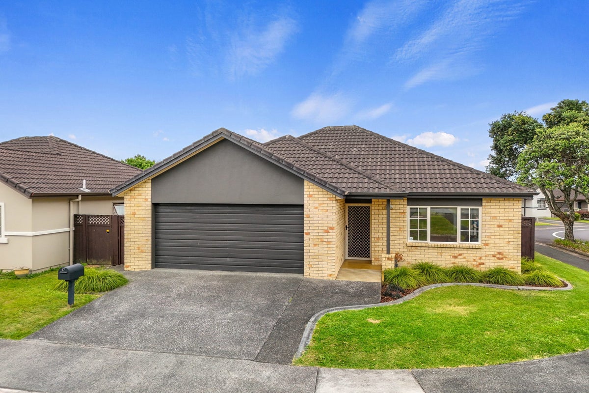 17 Espalier Drive, Henderson, Auckland - Carousel 1
