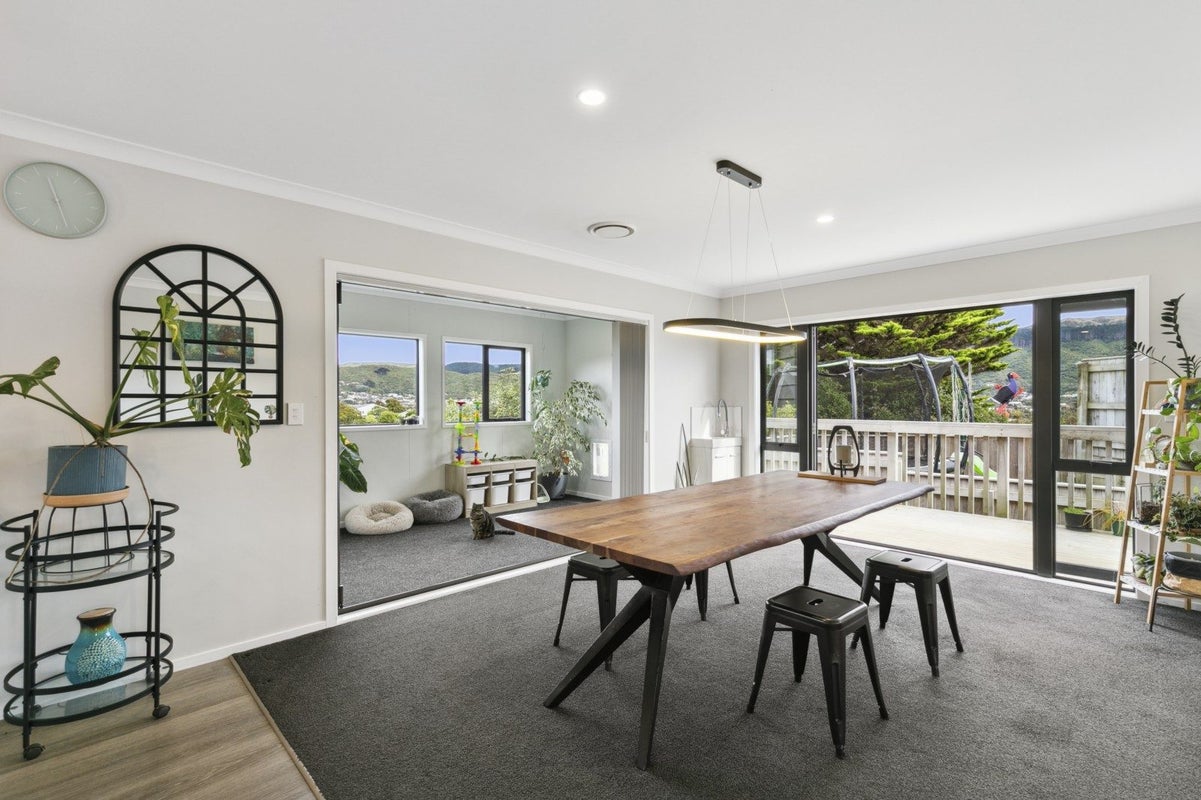 32 Mervyn Kemp Drive, Tawa, Wellington - Carousel 1