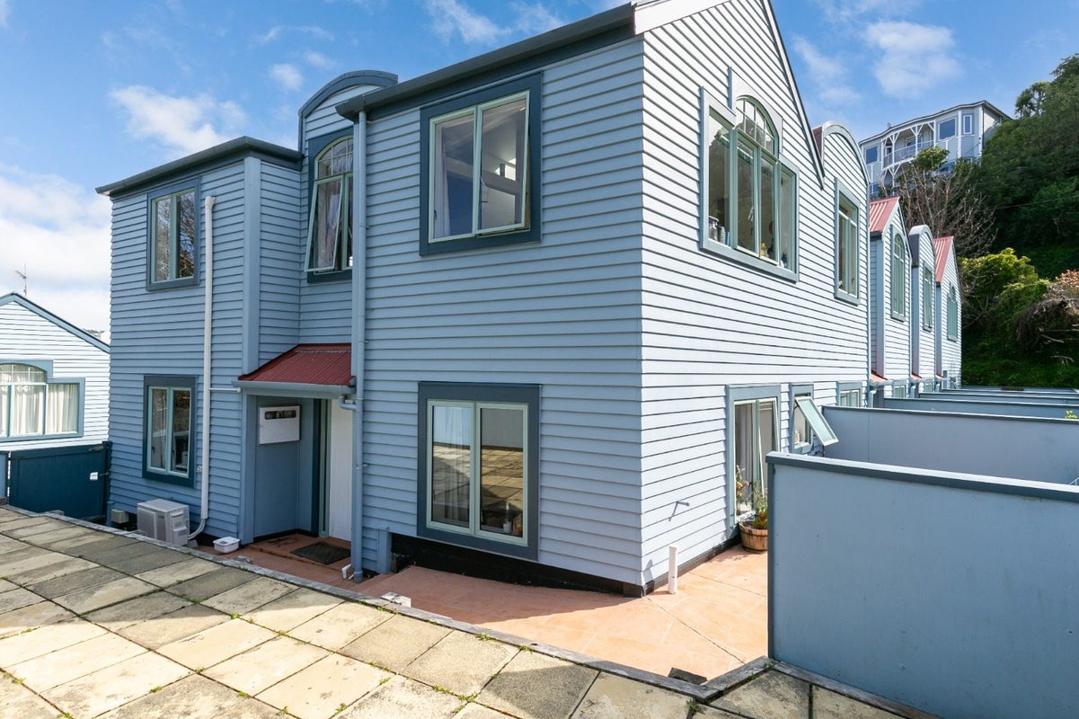 13/93A Kelburn Parade, Kelburn, Wellington - Carousel 1