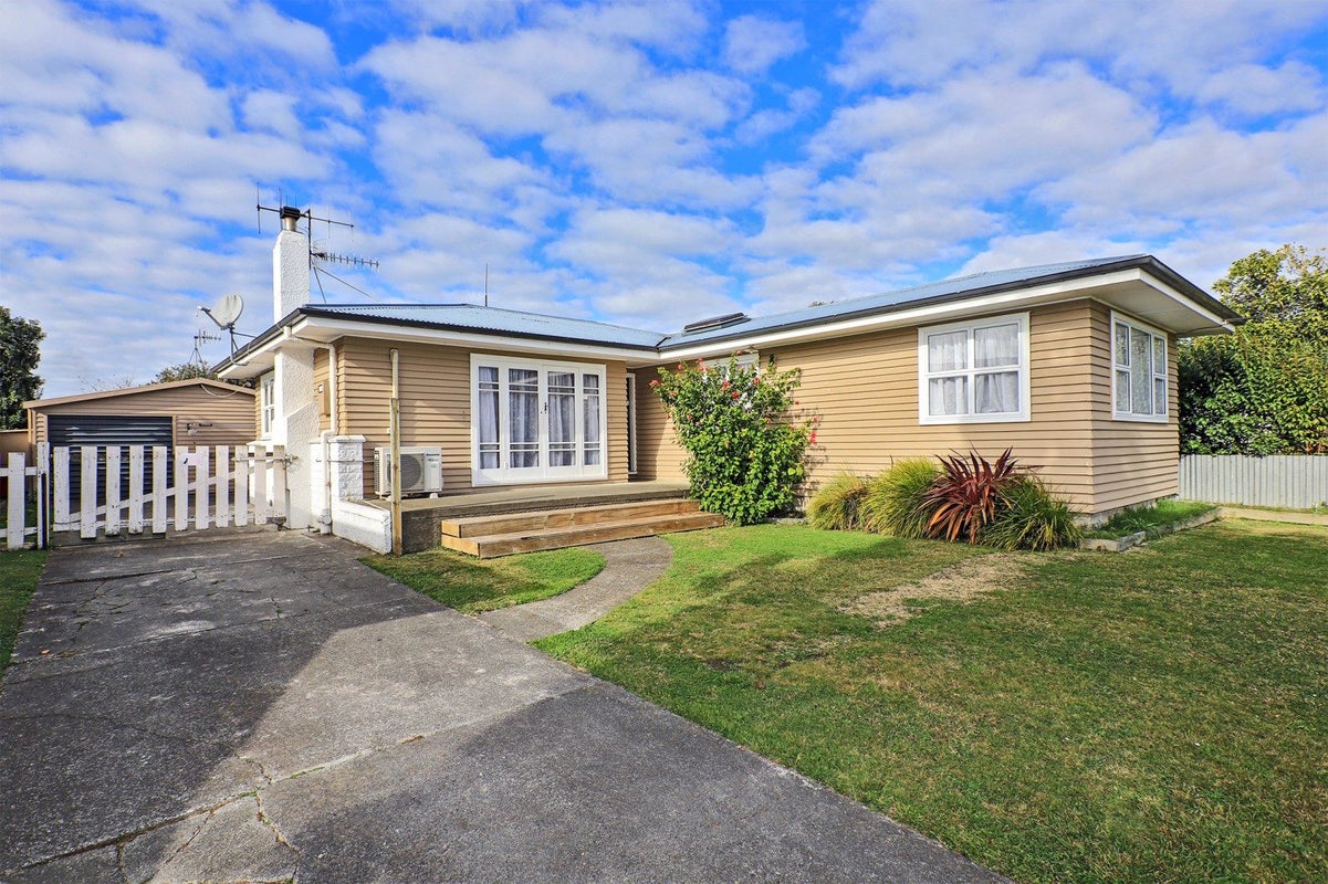 38 Oldham Avenue, Onekawa, Napier - Carousel 1