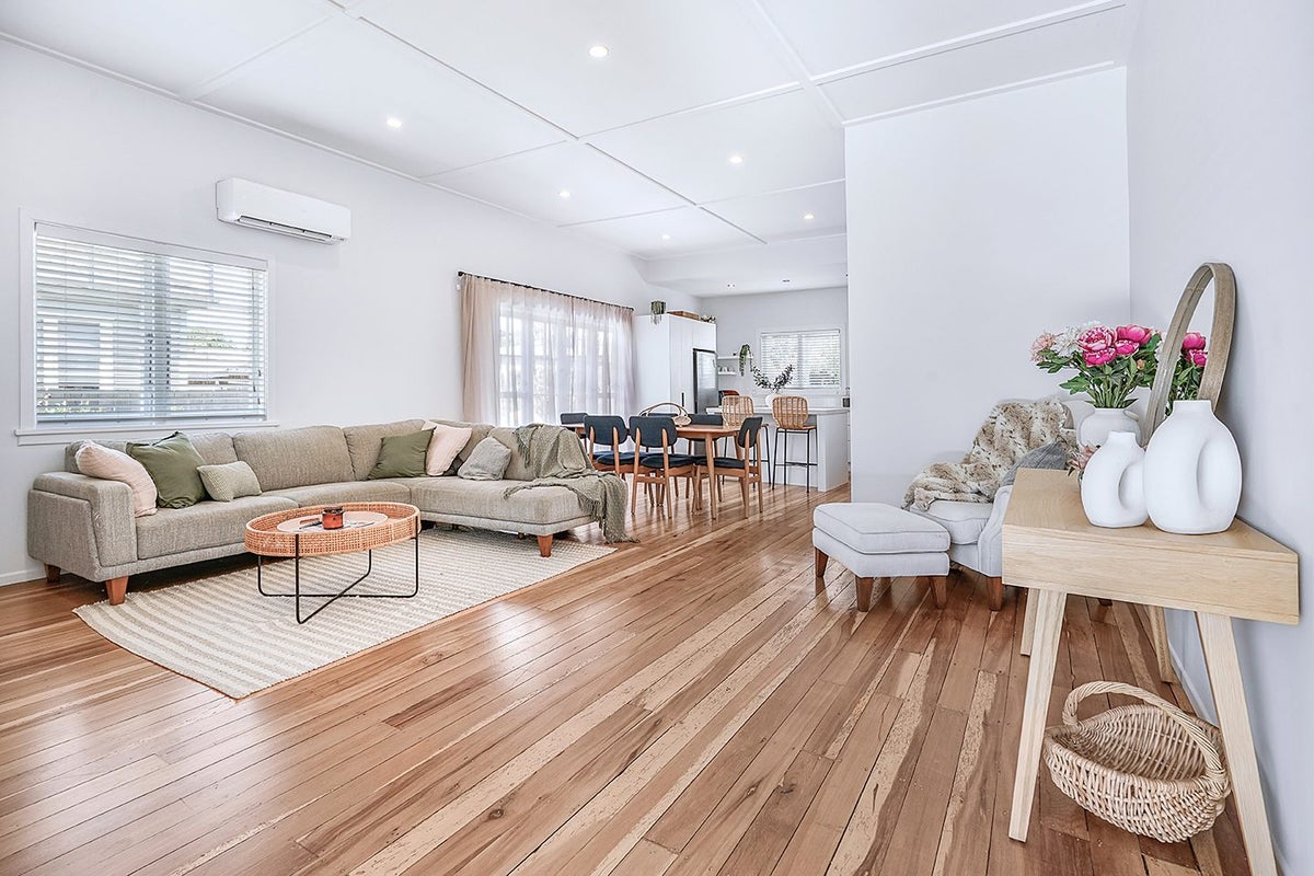 8A Bains Avenue, Hamilton East, Hamilton - Carousel 2