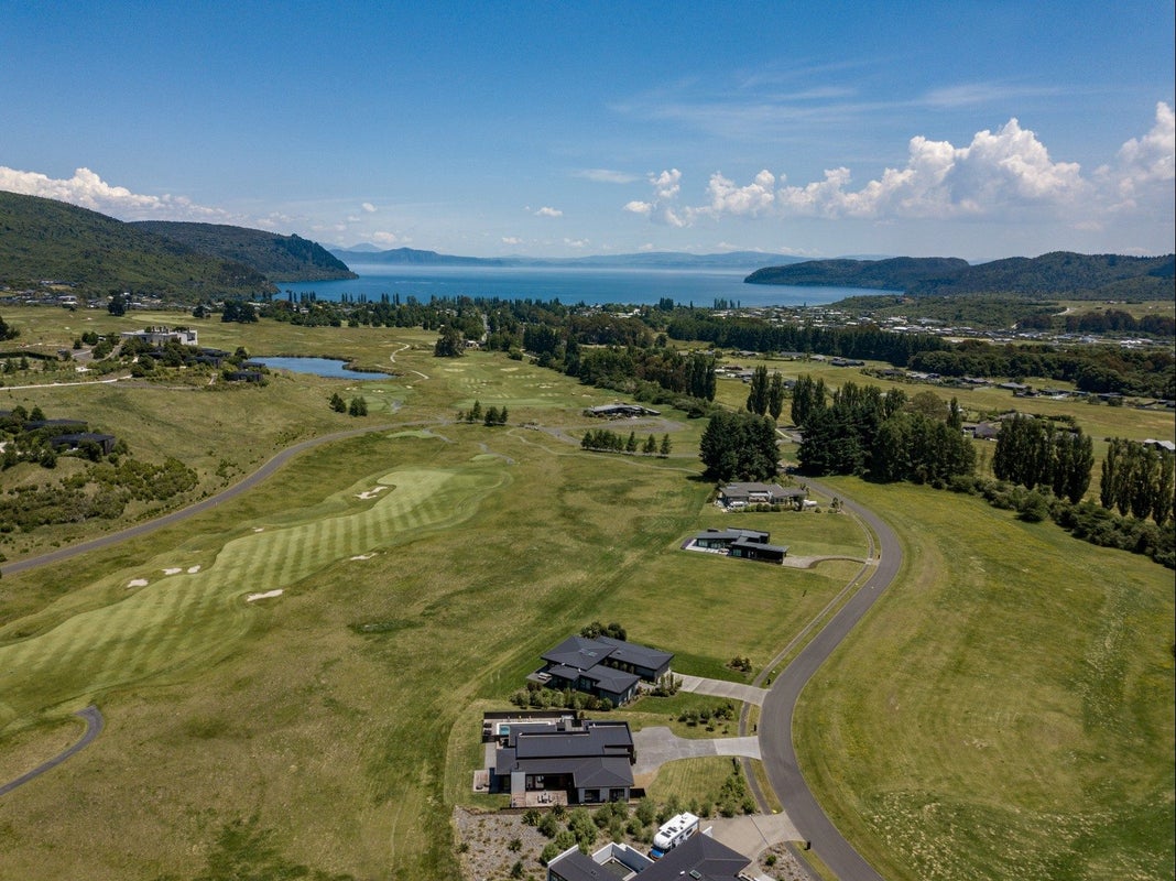 14 The Fairways, Kinloch, Taupo - Carousel 2
