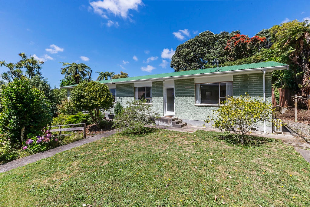 2/16 Henderson Street, Karori, Wellington - Carousel 1