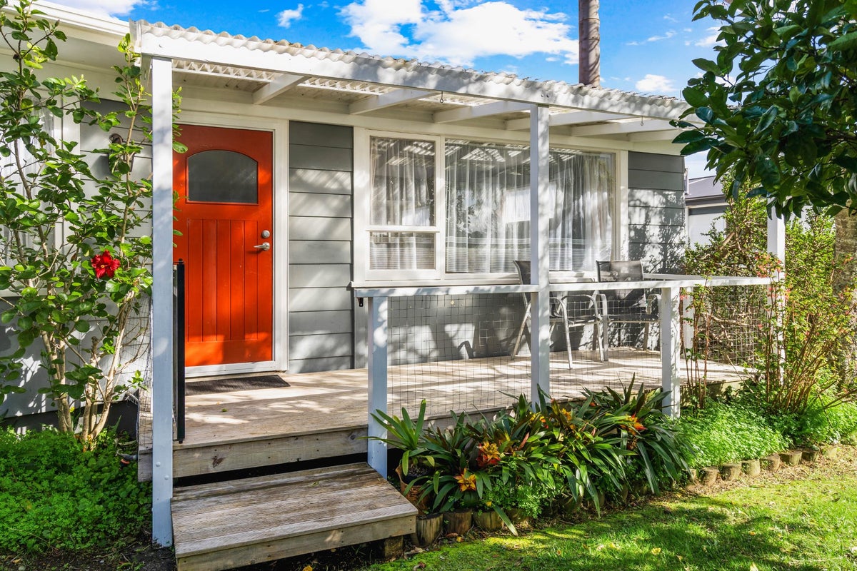 10 Edge Street, Onerahi, Whangarei - Carousel 1