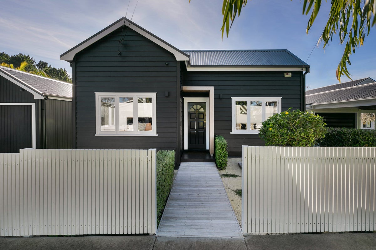 21 Saltaire Street, Avondale, Auckland - Carousel 1
