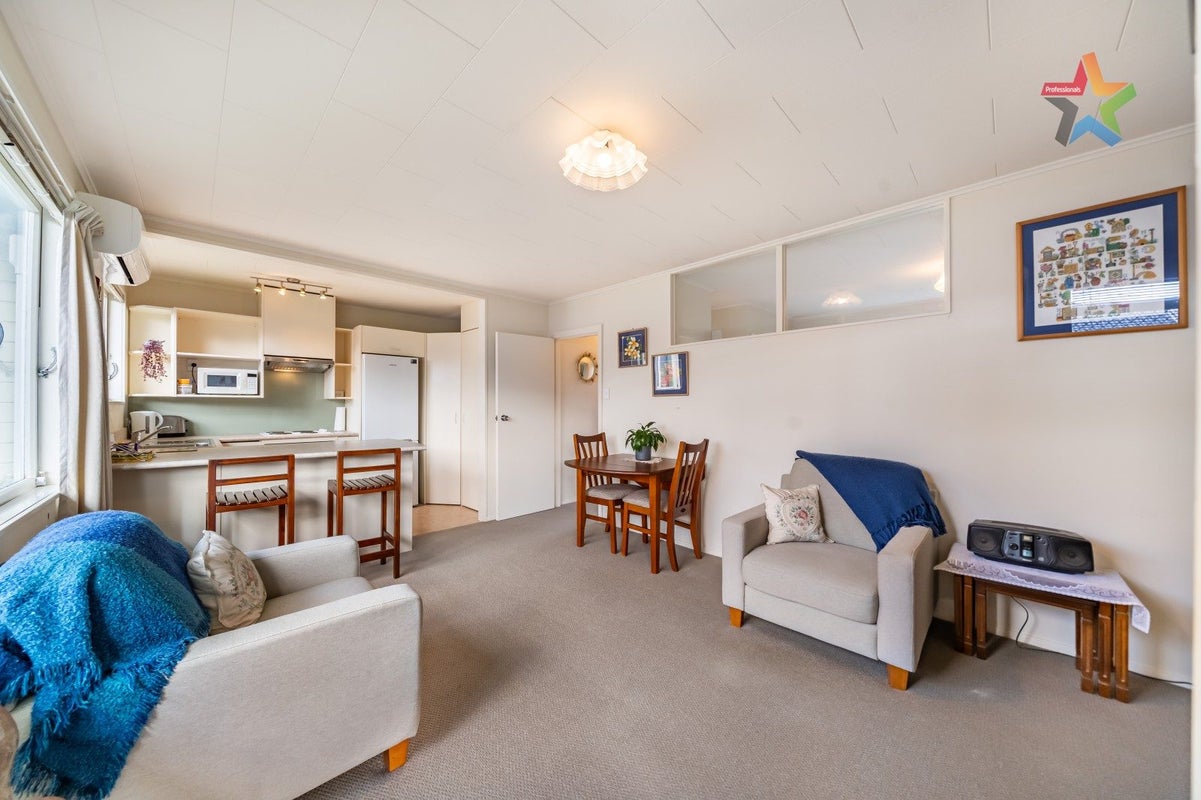 8/44 Britannia Street, Petone, Lower Hutt - Carousel 2