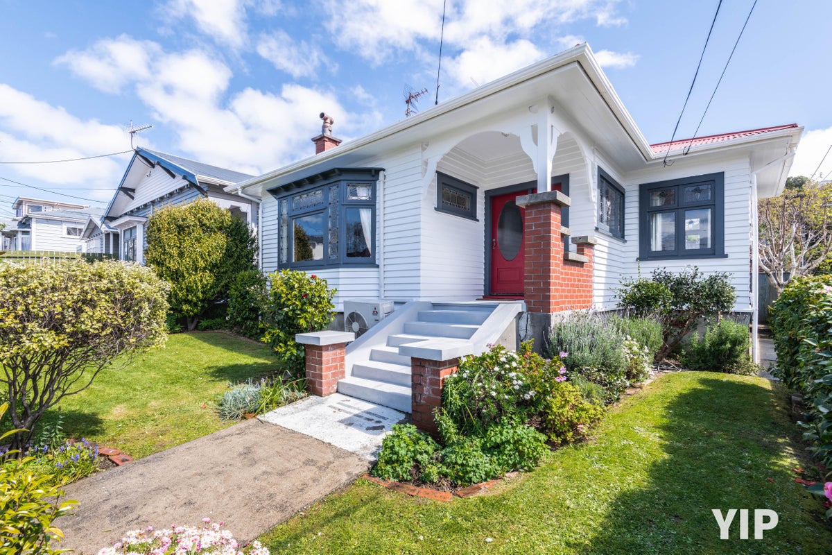 330 Adelaide Road, Newtown, Wellington - Carousel 1