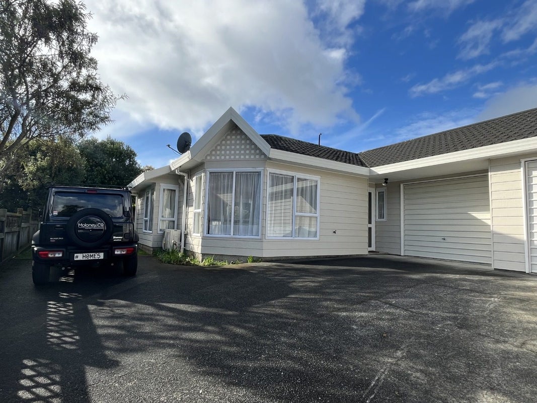 35B Grays Road, Camborne, Porirua - Carousel 1