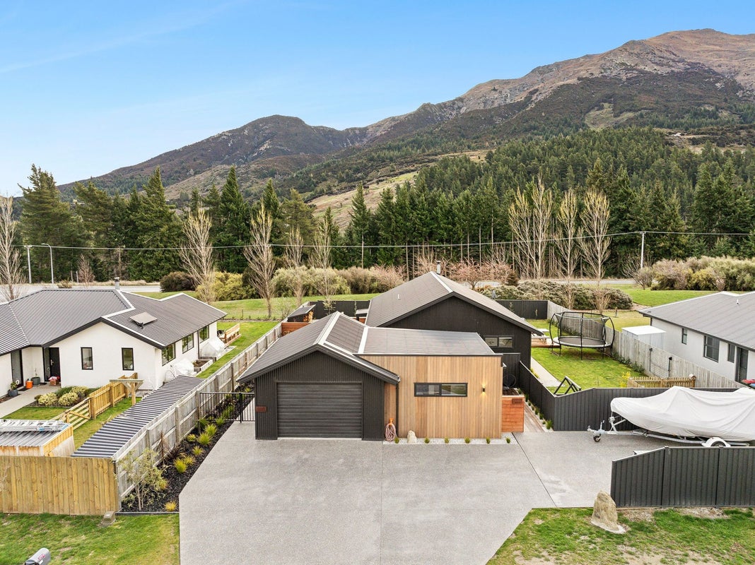 5 Edna Lane, Wanaka - Carousel 1
