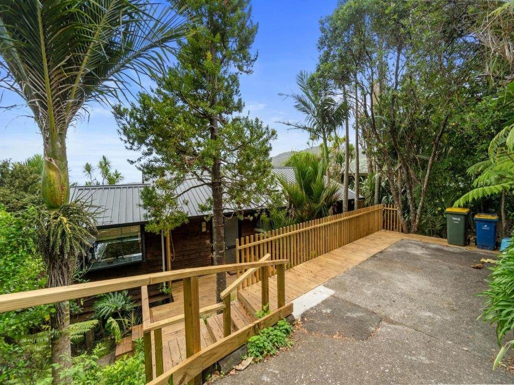 16 Pendrell Road, New Lynn - Carousel 16