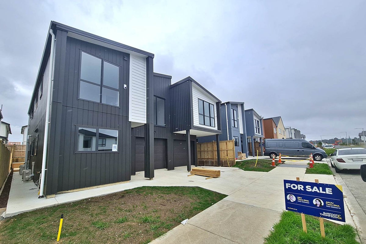 6A Christella Street, Flat Bush, Auckland - Carousel 1