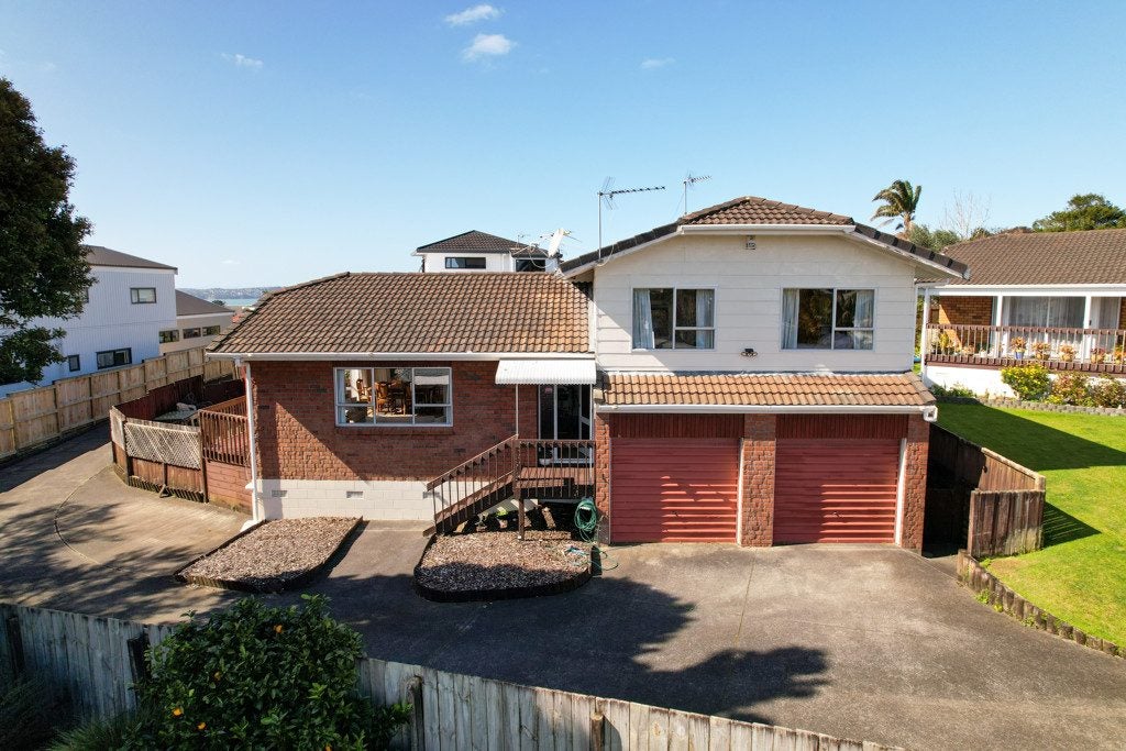 1/8 White Heron Drive, Massey, Auckland - Carousel 1