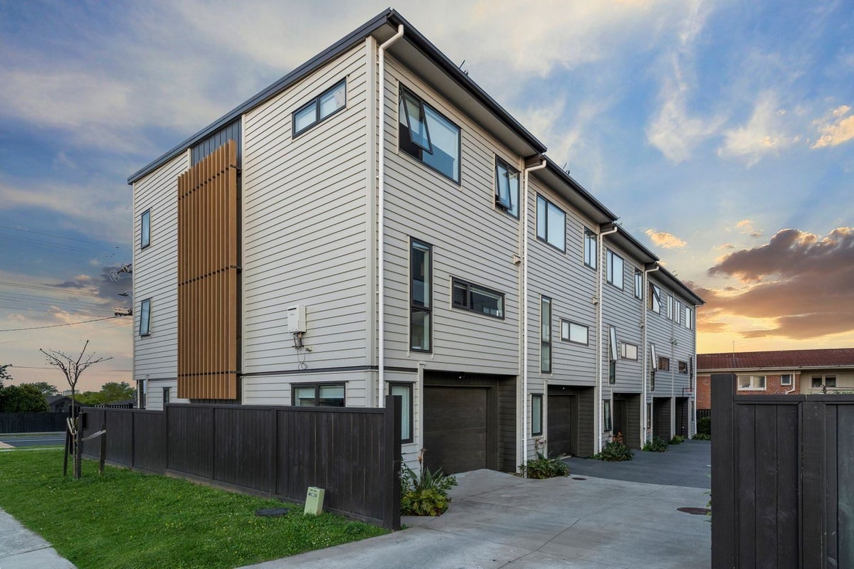 2C Fowler Street, Northcote, Auckland - Carousel 2