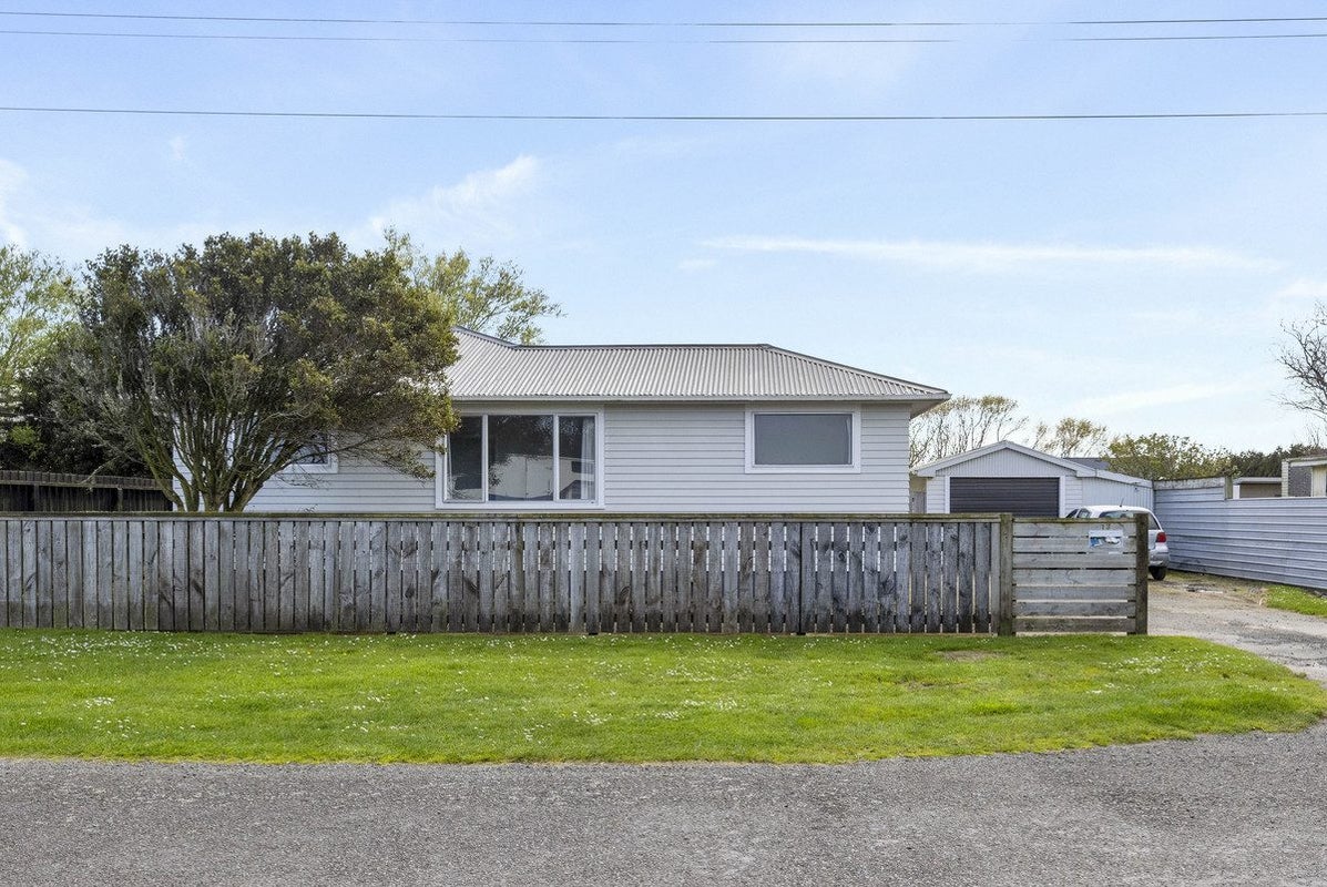 13 Albert Street, Hawera - Carousel 1
