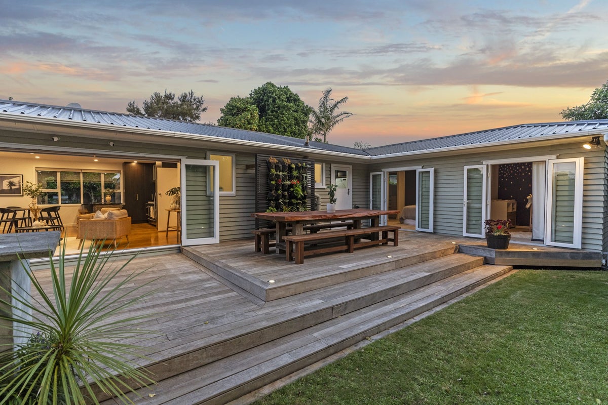 33 Ferndale Road, Mount Wellington, Auckland - Carousel 2