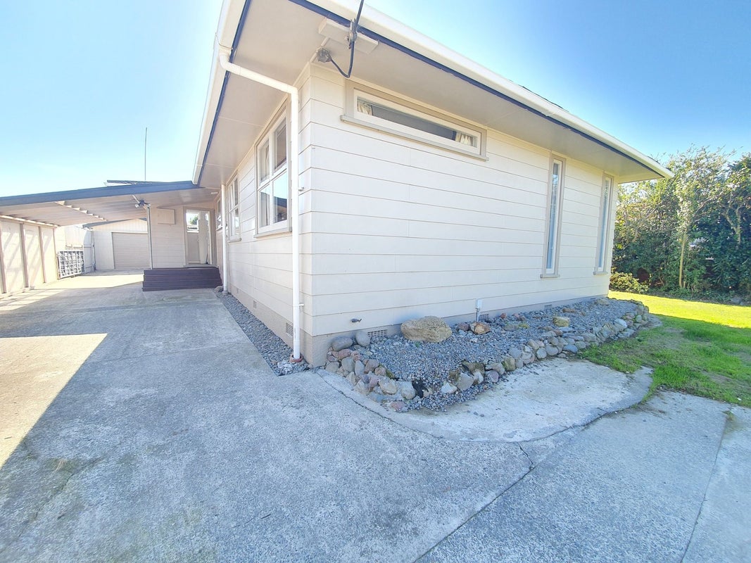 32 Tararua Terrace, Cloverlea, Palmerston North - Carousel 2