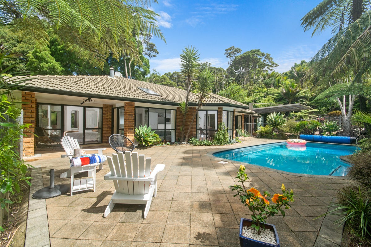 366B Huia Road, Titirangi, Auckland - Carousel 1