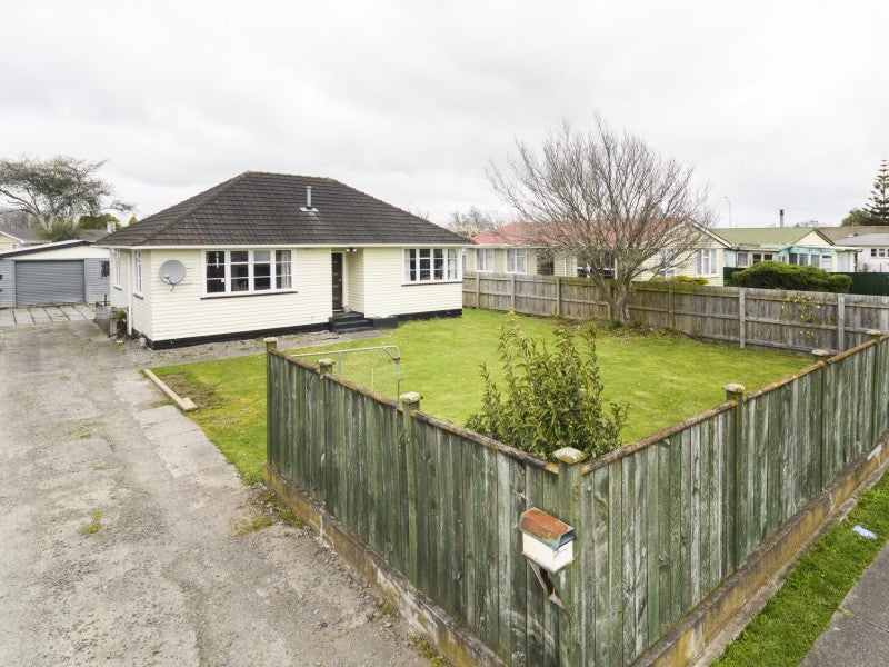 8 Brighton Crescent, Highbury, Palmerston North - Carousel 1