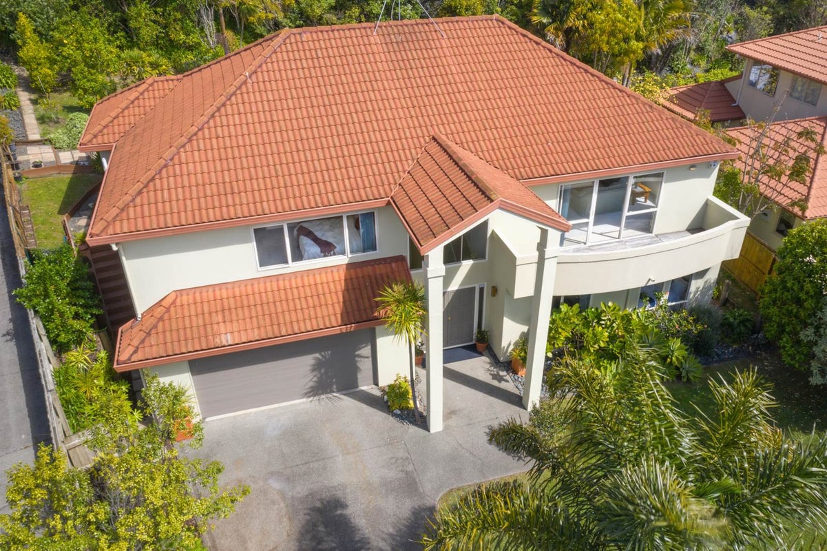 22 Margaret Henry Crescent, Oteha, Auckland - Carousel 1