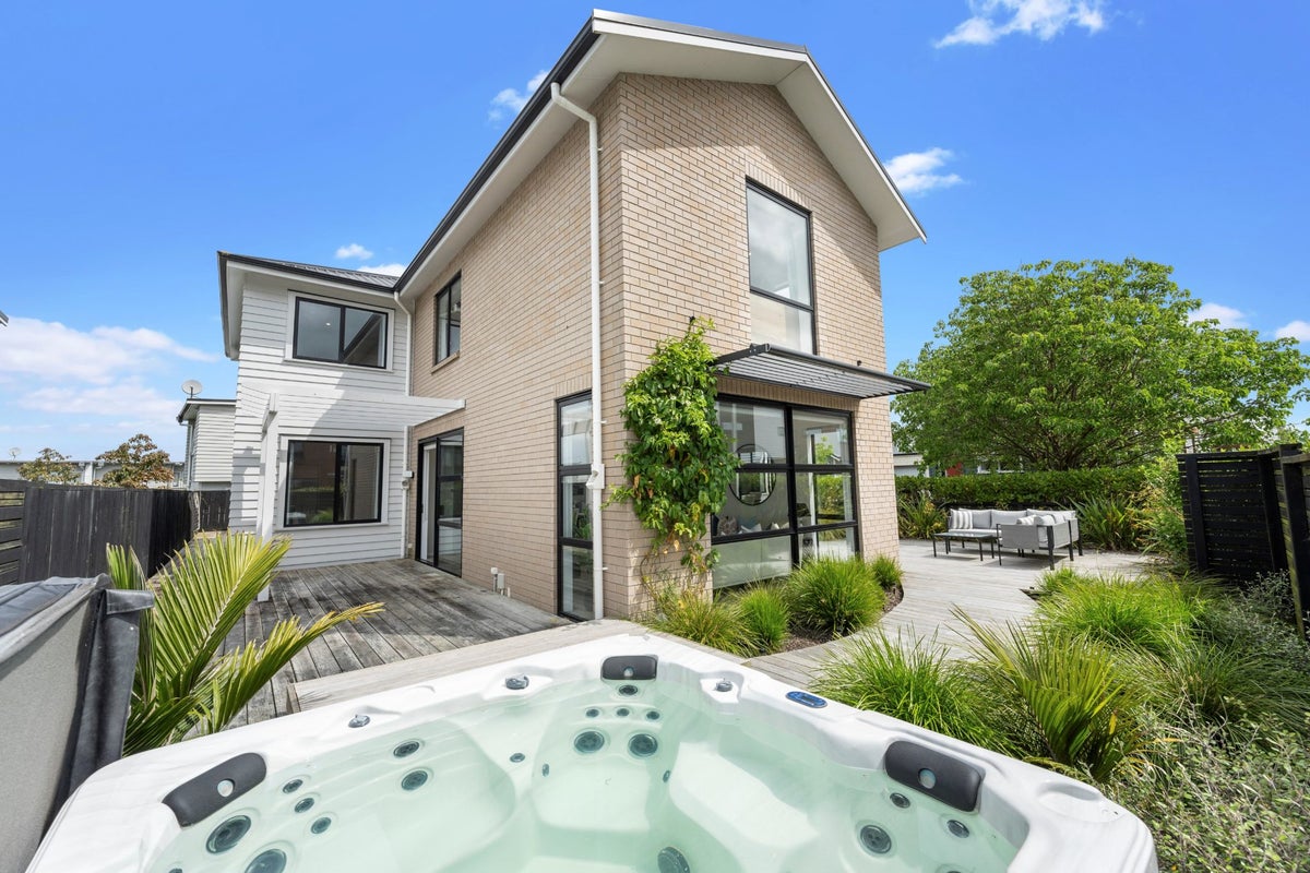 2 Touhou Road, Hobsonville, Auckland - Carousel 1