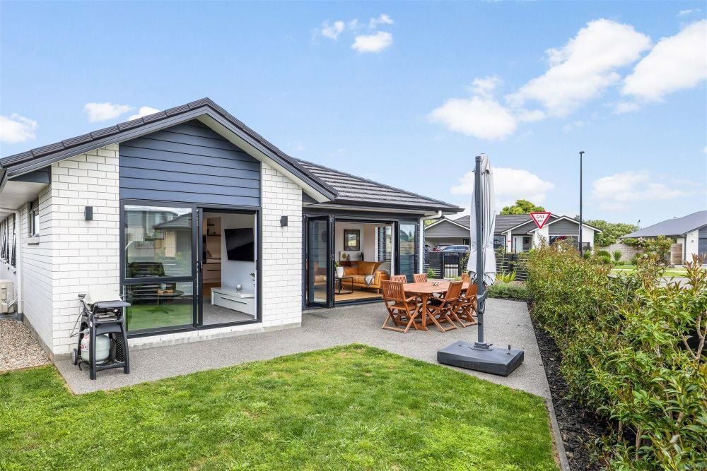 19 Faber Place, Rototuna North, Hamilton - Carousel 1