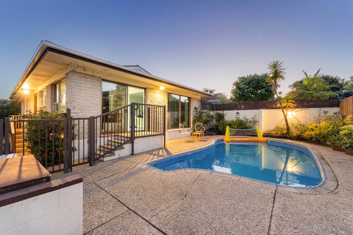 37 Nui Mana Place, Te Atatu South, Auckland - Carousel 1
