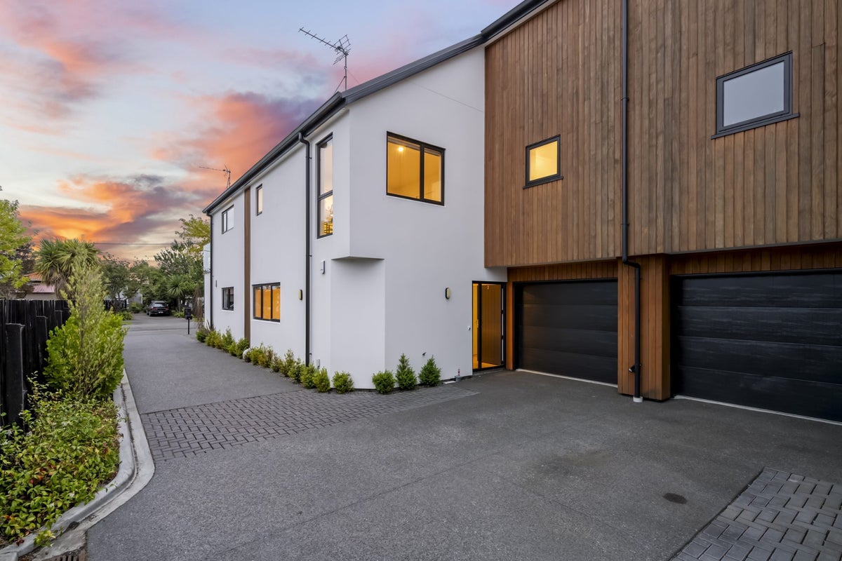 2/128 Bishop Street, St Albans, Christchurch - Carousel 1