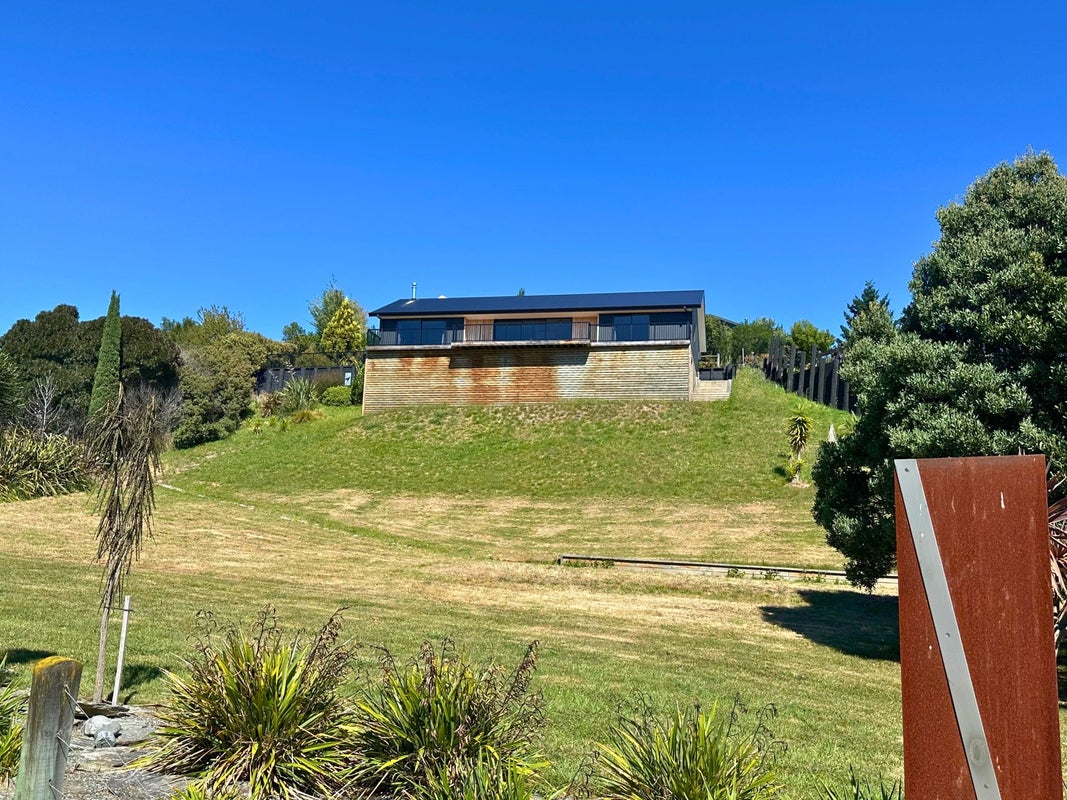 6 Lake View Place, Blenheim - Carousel 1