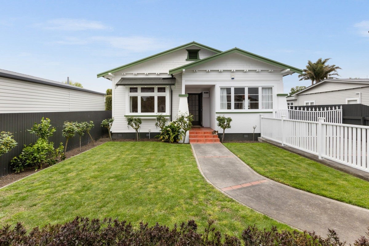 186 Vigor Brown Street, Napier South, Napier - Carousel 1