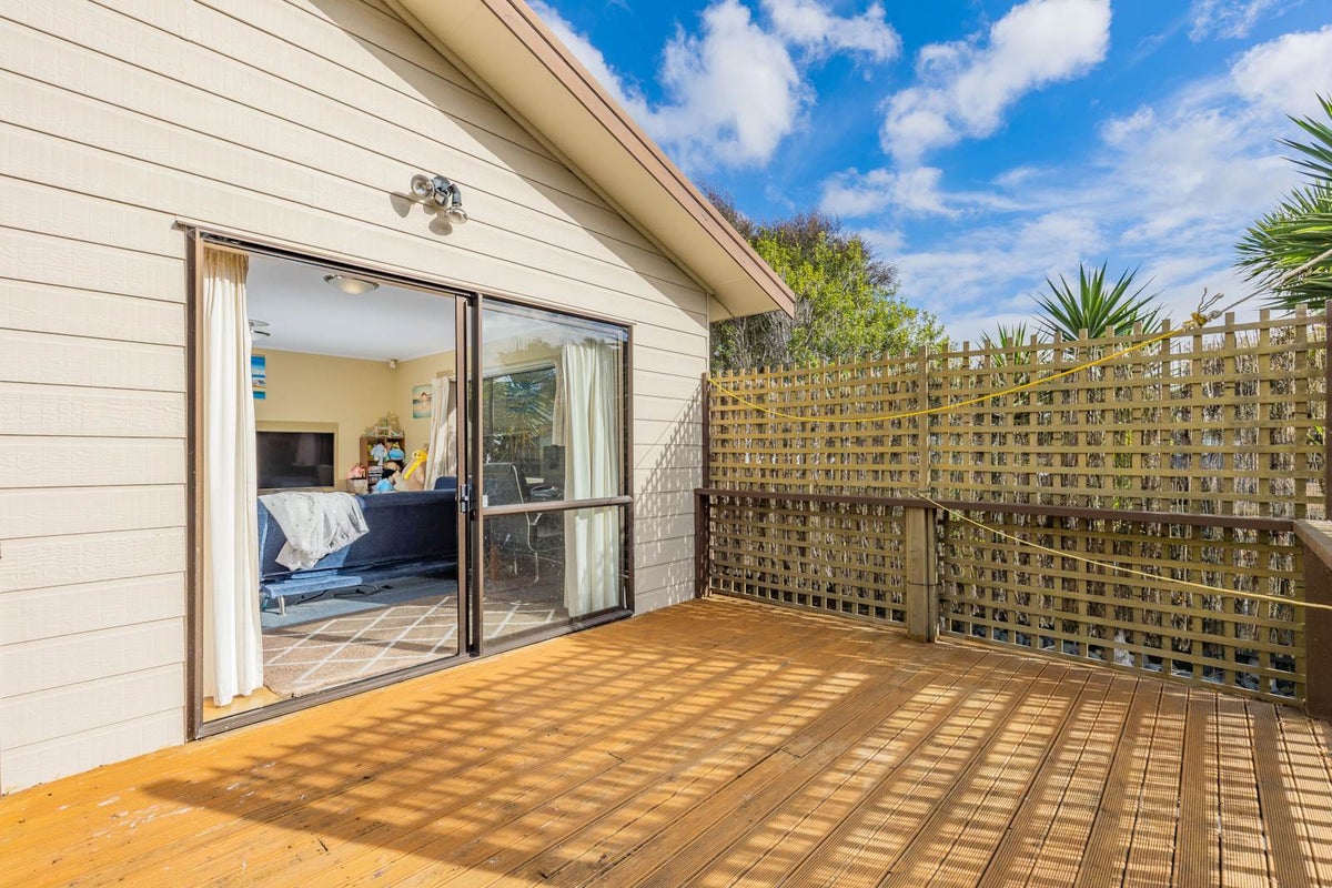2/12 Eskdale Road, Birkdale, Auckland - Carousel 2